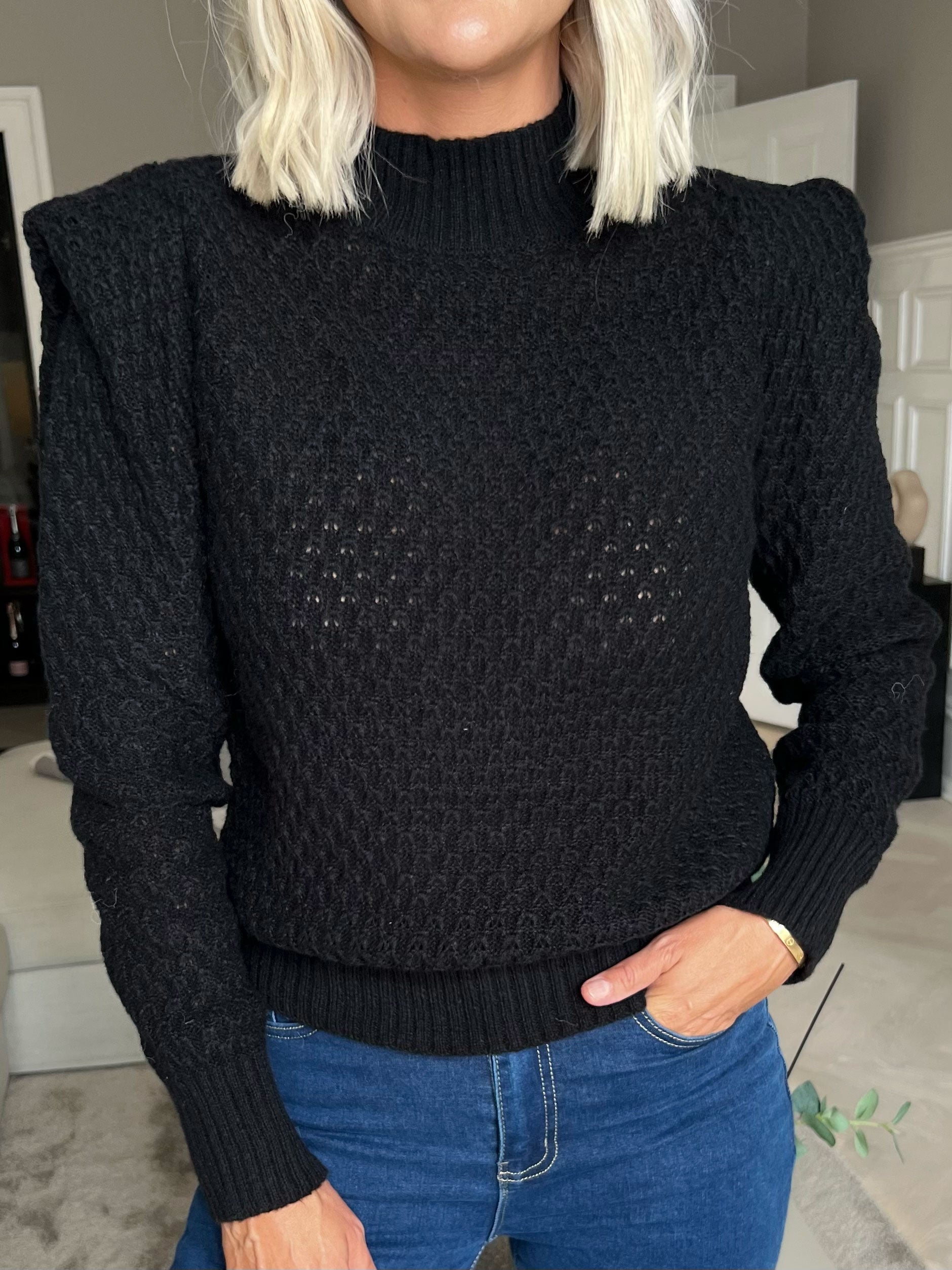 Taylor - Simpel stickad tröja med små puffärmar